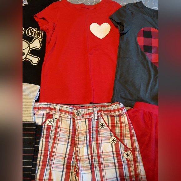 Red & black 4T lot - 9 coordinating pieces - Picture 3 of 5